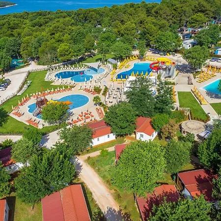 Awesome Stacaravan In Tar