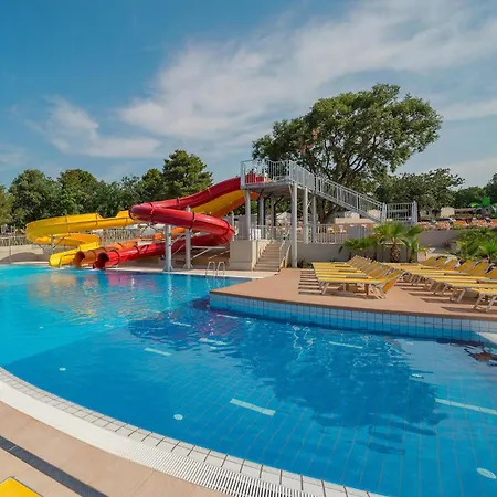 Awesome Stacaravan In Tar Kamp alanı