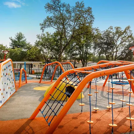 Awesome Stacaravan In Tar Camping 4*