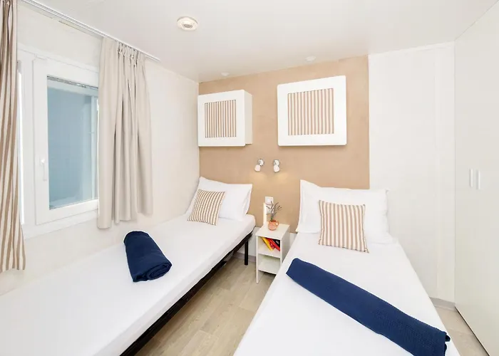 Awesome Stacaravan In Tar Poreč