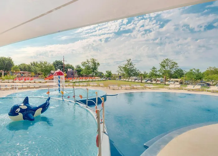 Awesome Stacaravan In Tar