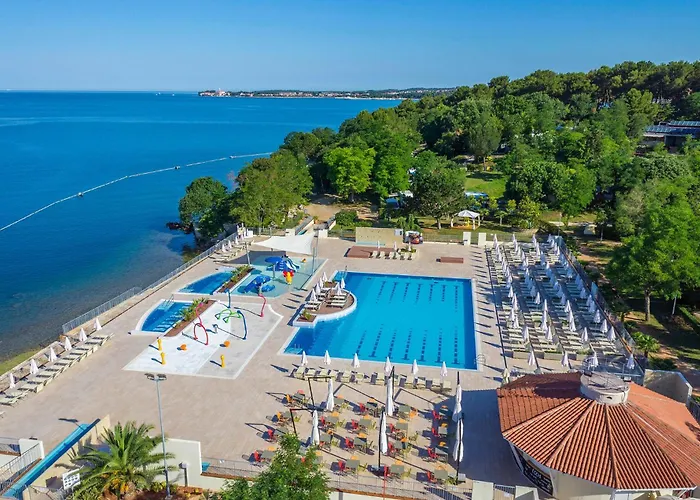 Awesome Stacaravan In Tar Camping 4*