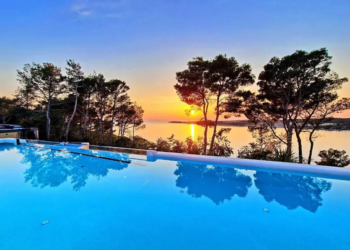 Awesome Stacaravan In Tar 4*