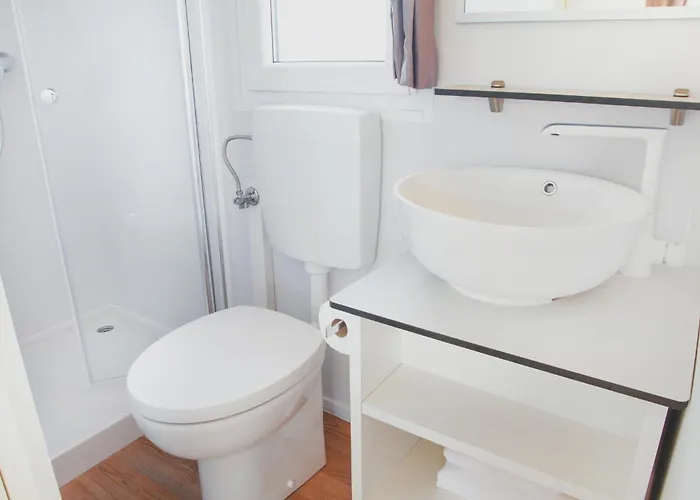 Awesome Stacaravan In Tar 4*