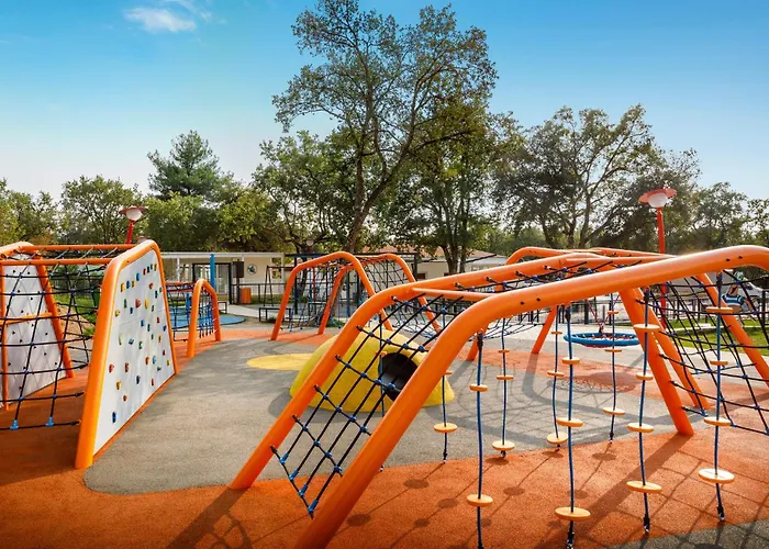 Awesome Stacaravan In Tar Camping 4*