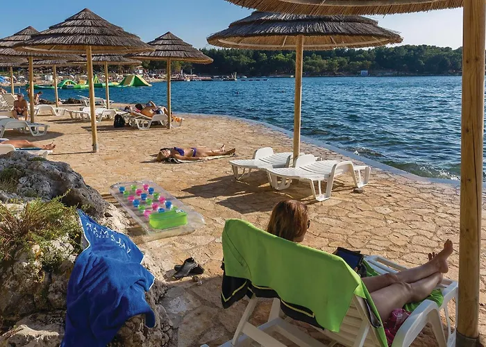 Kamp alanı Awesome Stacaravan In Tar 4*