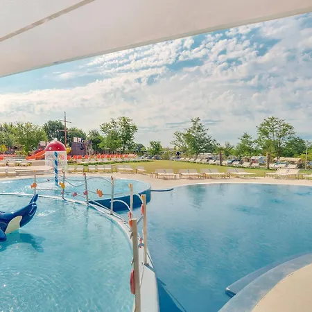 Awesome Stacaravan In Tar