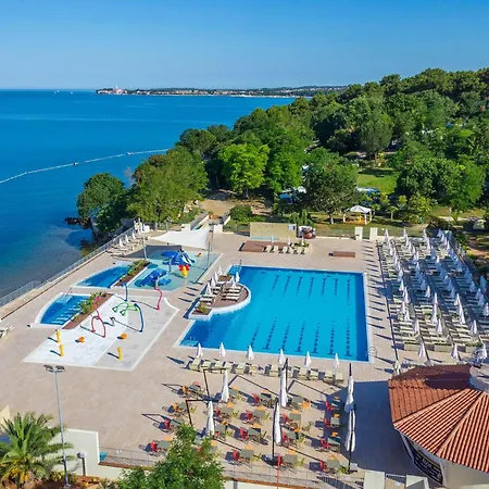 Awesome Stacaravan In Tar Camping 4*