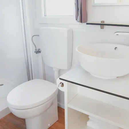 Awesome Stacaravan In Tar 4*