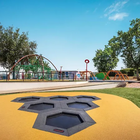 Awesome Stacaravan In Tar 4* Poreč